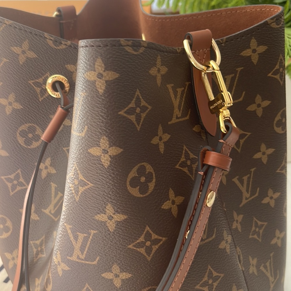 LV NÉONOÉ MM Caramel - Picture 7 of 14